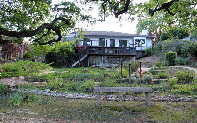 Building Photo - N. Vacaville Custom Home Located on a Larg...