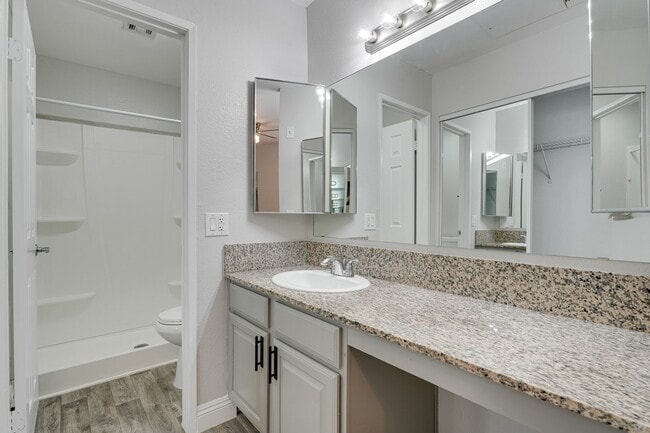Building Photo - FURNISHED OR UNFURNISHED 2 BED 2 BATH NEAR...
