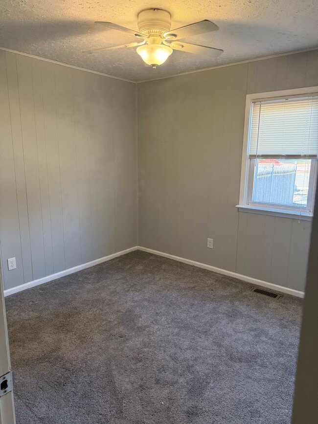 Building Photo - Spacious 4-Bedroom Gem in Desirable Galloway – Ready to Move In!