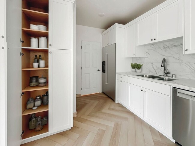 Building Photo - Brand New Modern 1 Bed / 1 Bath in a Gorgeous Carlsbad Neighborhood