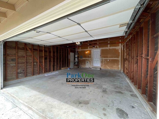 Building Photo - House With Paved Side Yard and Spacious Backyard in Pinole Now Available!!