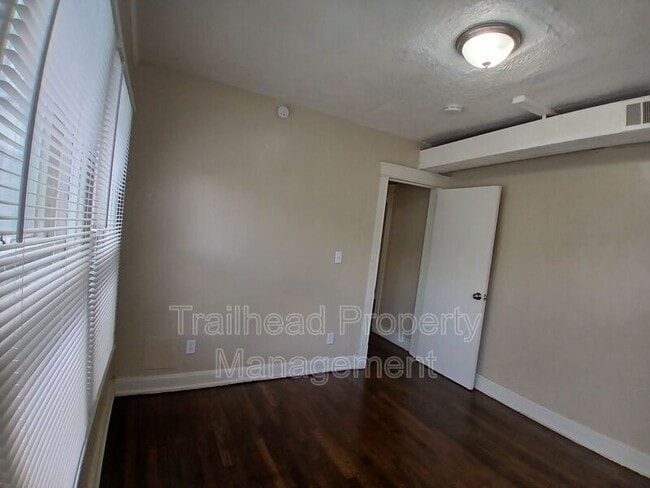 Building Photo - 104 N Indiana Ave