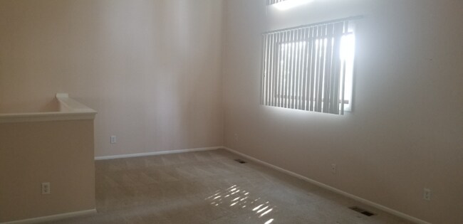 Building Photo - 866 Pebblewood Dr