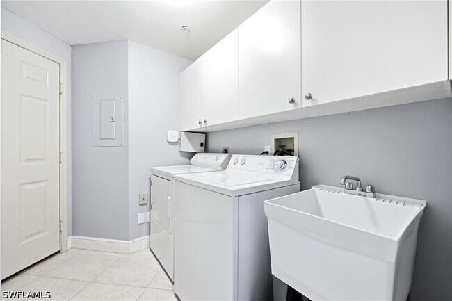 Building Photo - 300 L'Ambiance Cir