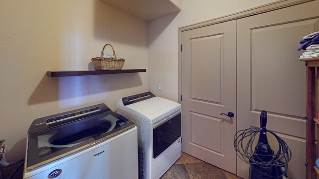 Building Photo - 169 Wildhorse