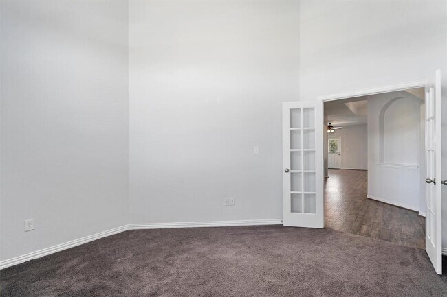 Building Photo - 497 Esperanza Dr