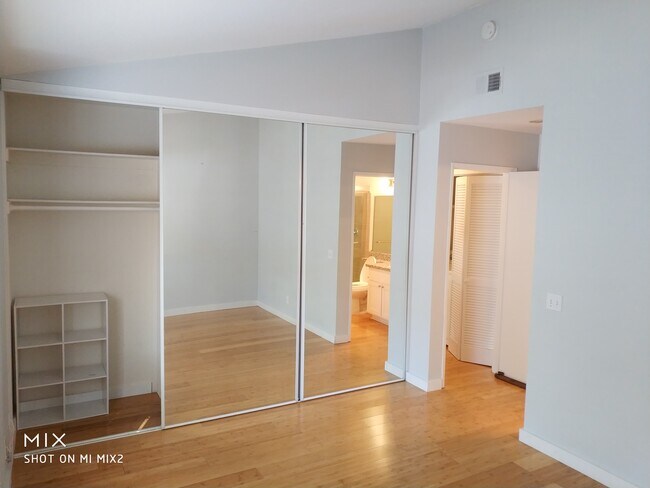 Building Photo - 30902 Club House Dr
