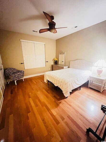 Building Photo - 584 Summerhill Dr