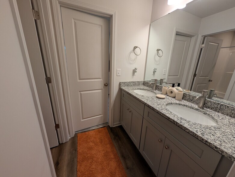 Building Photo - Room in Townhome on Sullins Rd