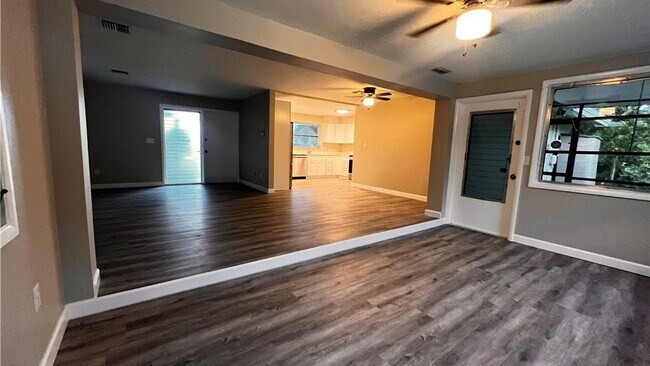 Building Photo - 733 Sesame Ct