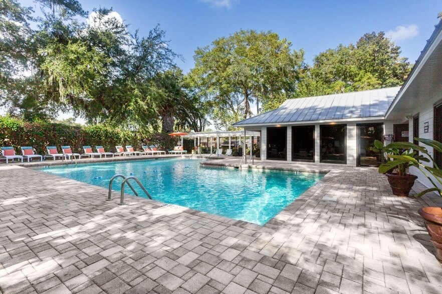 Primary Photo - 8000 Waters Apartments