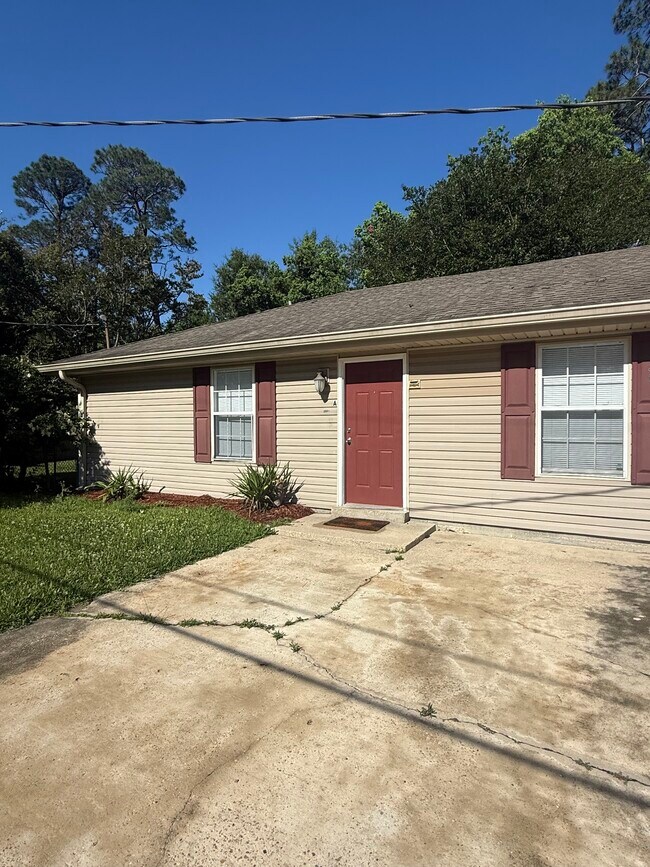 Building Photo - 1501 Magnolia St