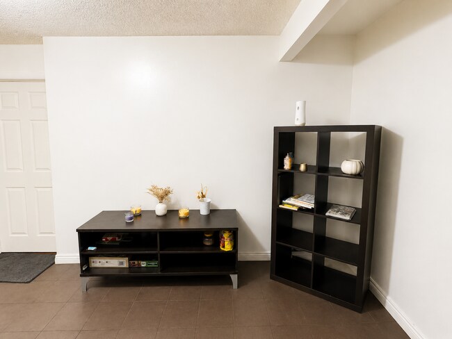 Building Photo - 68 E 200 S