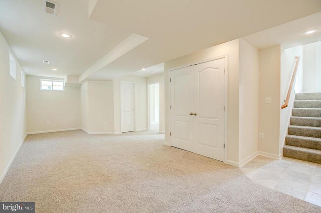 Building Photo - Sought After Aquia Harbour