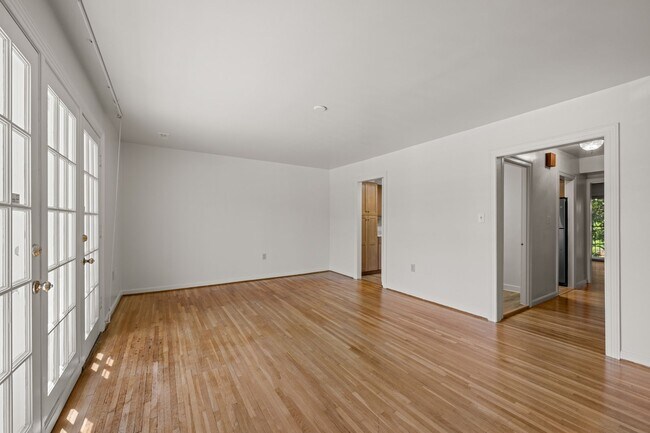 Building Photo - 605 H St SW