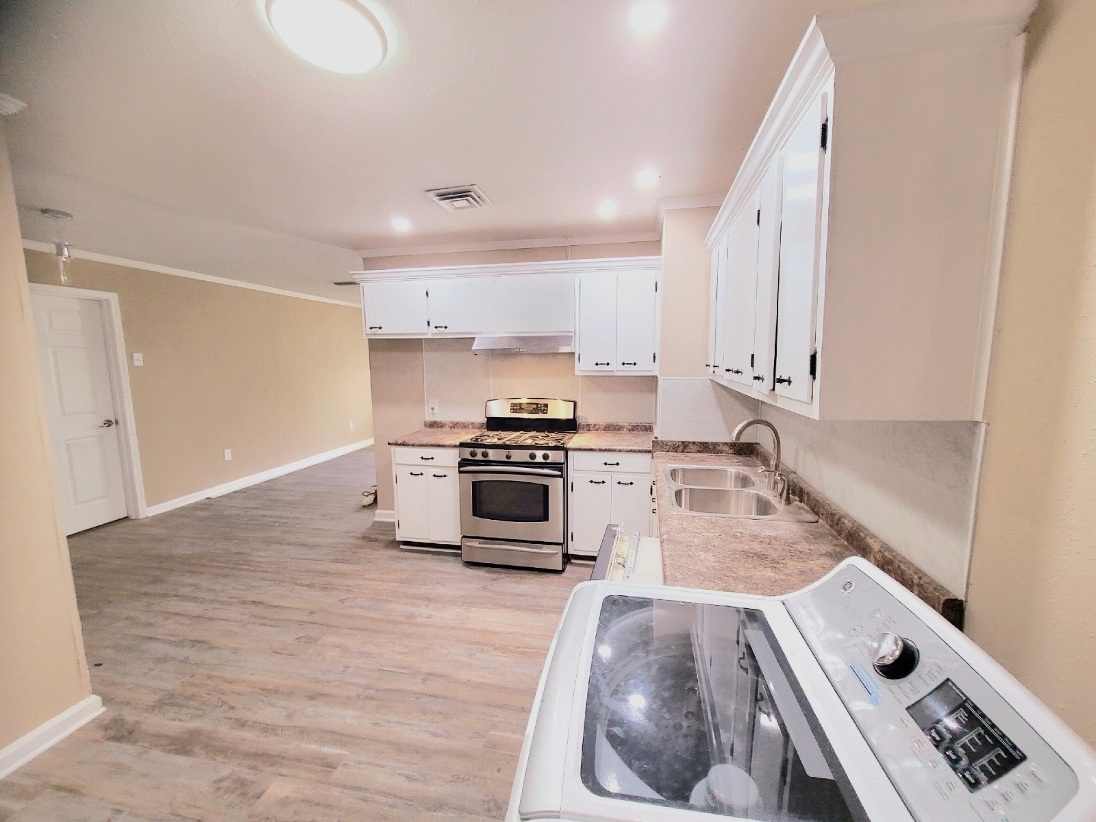 Building Photo - 4108 Ridgedale Rd