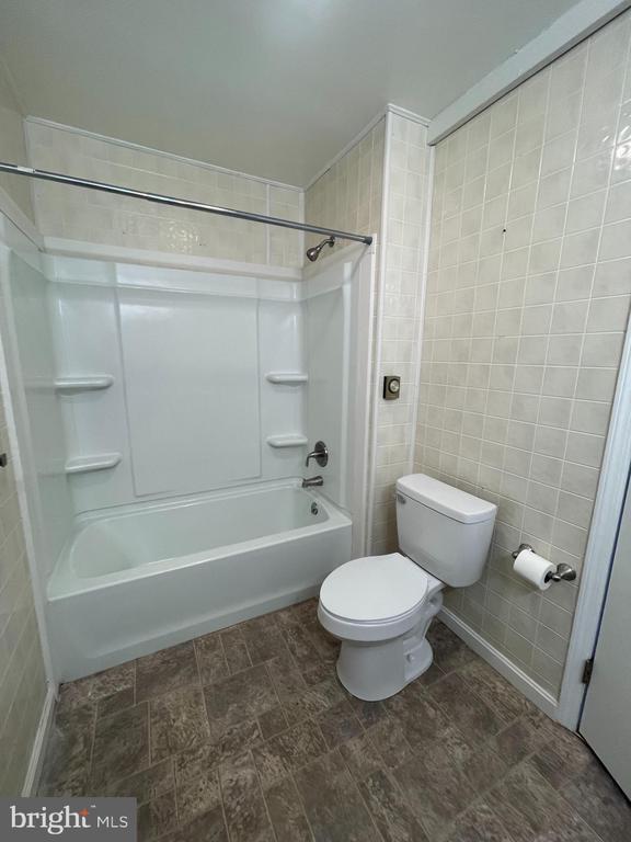 Building Photo - 51 Arrowhead Dr