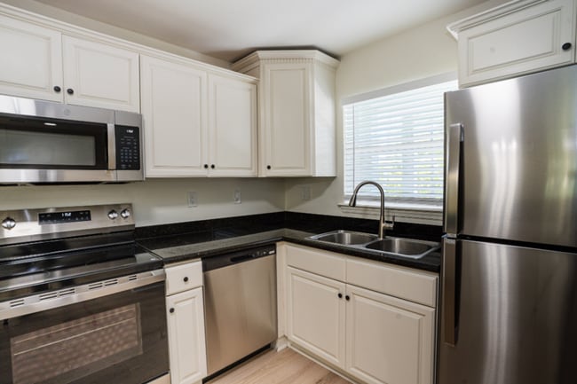 Building Photo - Spacious 2 Bedroom, 2 Bathroom Condominium...