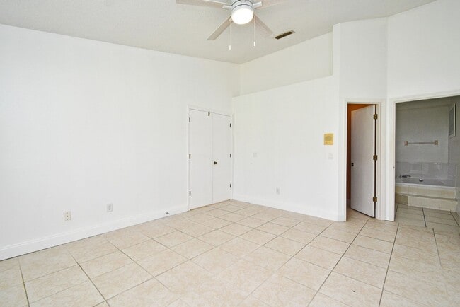 Building Photo - 1,850 Sq Ft 3-Bed, 2-Bath Orlando Home – Lawn Care Included & Fully Updated!