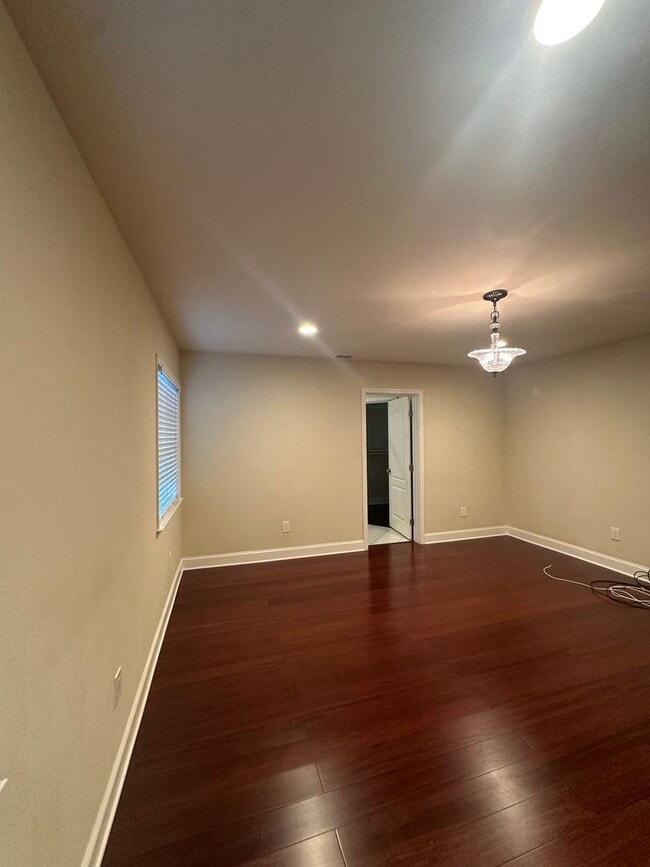 Building Photo - Gorgeous, 3 bedroom, 2.5 bath home, ready for move in