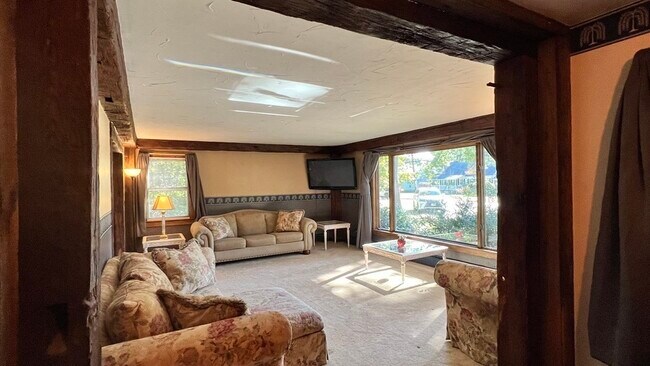 Building Photo - 191 Montgomery Rd