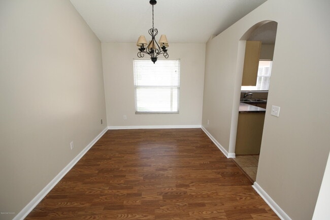 Building Photo - 737 Kempten St NW