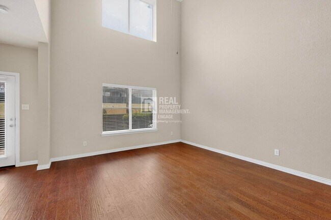 Building Photo - Modern Plano Townhome in Frisco ISD Available for Rent