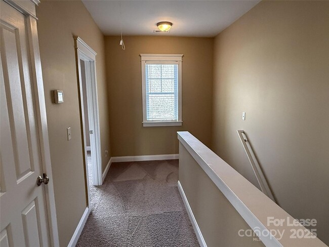 Building Photo - 15211 Barnsbury Dr