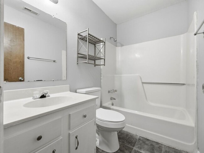 Building Photo - Welcome to Cedar Creek!