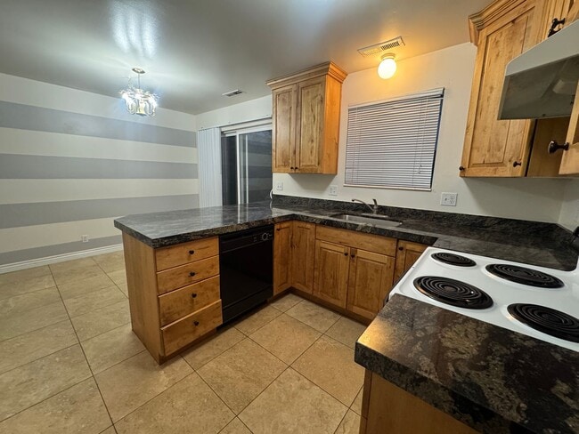 Building Photo - Beautiful 2 bedroom duplex for rent in Cottonwood Heights!