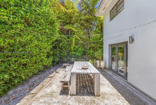 Building Photo - 920 Aguero Ave