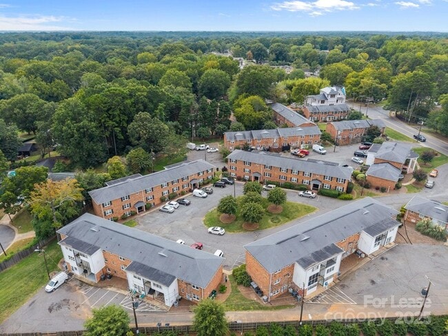 Building Photo - 922 McAlway Rd