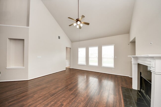 Building Photo - 24523 Red Bluff Tr
