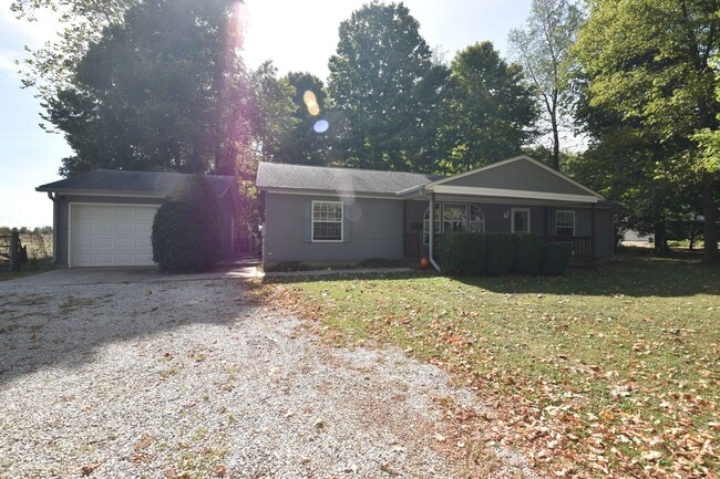 Primary Photo - Country Home Available in Greenfield