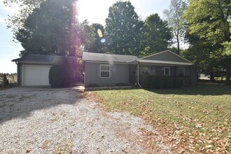 Building Photo - Country Home Available in Greenfield