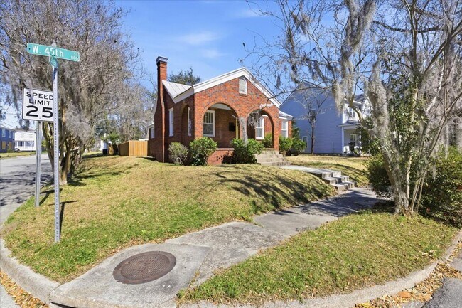 Building Photo - Move-In Ready 3BR/1.5BA Home with Private Backyard