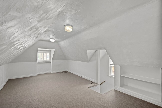 Building Photo - Great Mt Washington Location!