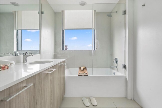 Building Photo - 501 NE 31st St