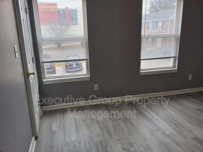 Building Photo - 1115 Crowne Pointe Dr