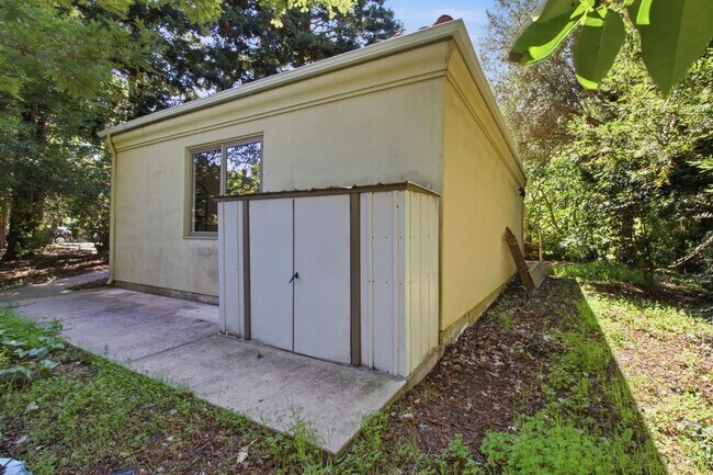 Building Photo - 64 Alejandra Ave