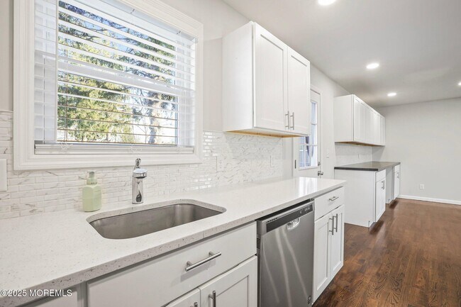 Building Photo - 222 Elmwood Ct