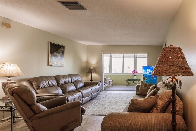 Building Photo - 1255 E Peppertree Dr