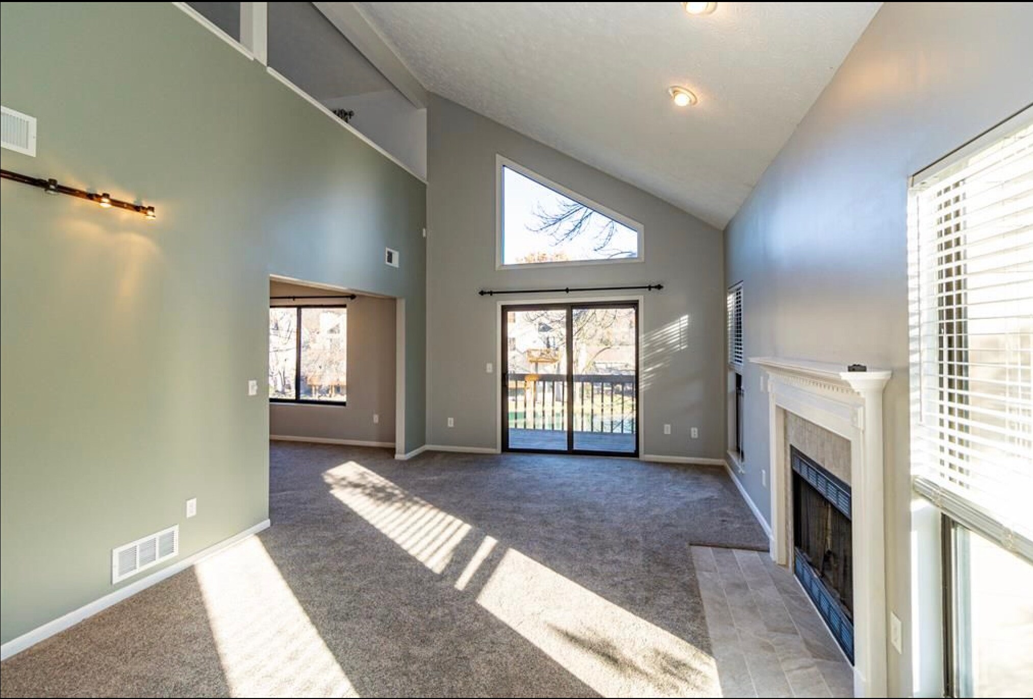 Living Area - 9412 Hunters Creek Dr