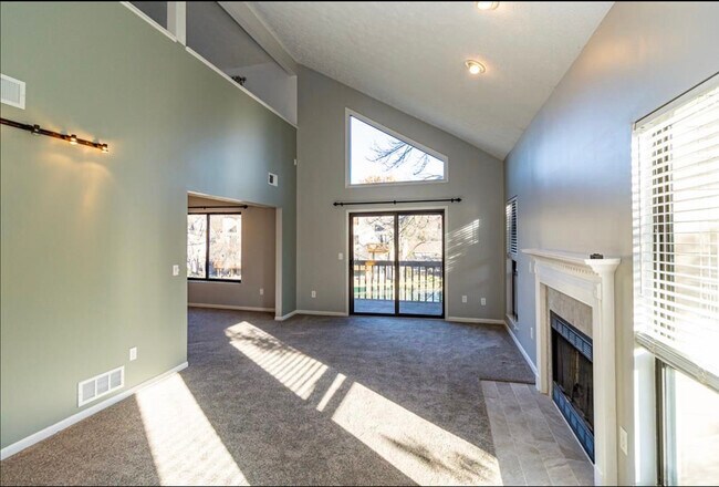 Living Area - 9412 Hunters Creek Dr