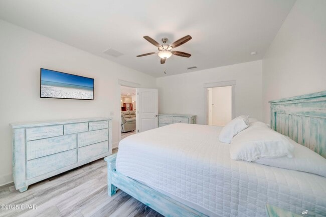 Building Photo - 6813 S Lagoon Dr