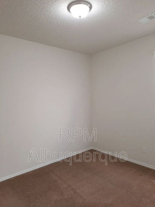 Building Photo - 2326 Vista de Colinas Dr SE