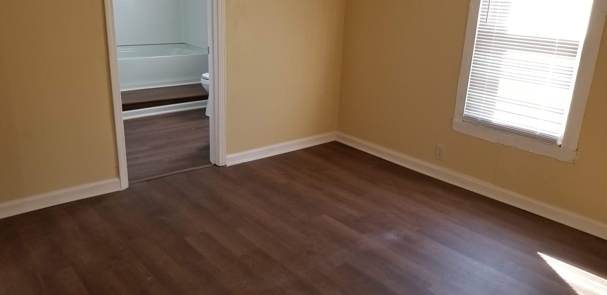 Building Photo - 219 W Adams Ave