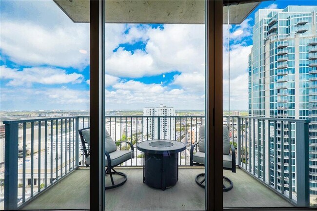 Building Photo - 777 N Ashley Dr