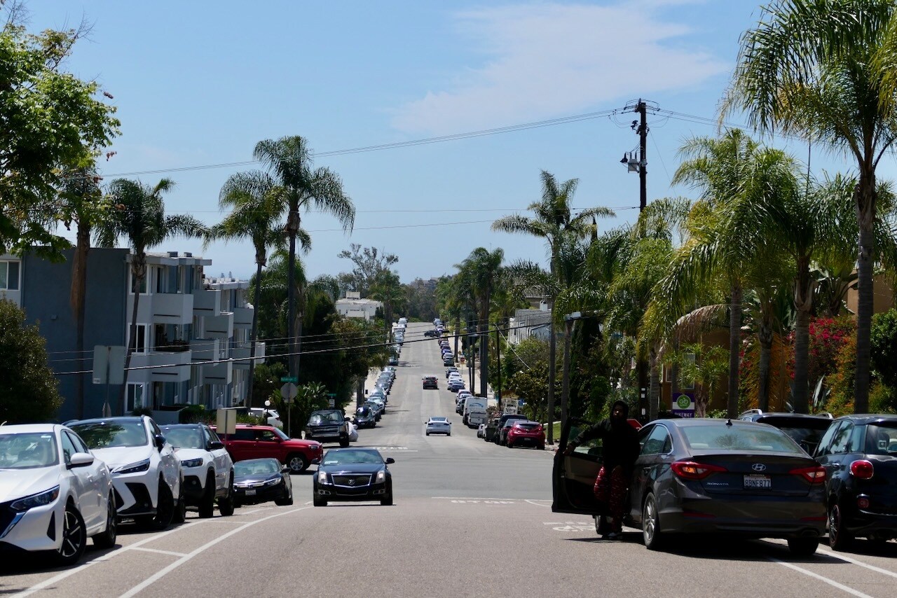 Building Photo - 1907 Robinson Ave