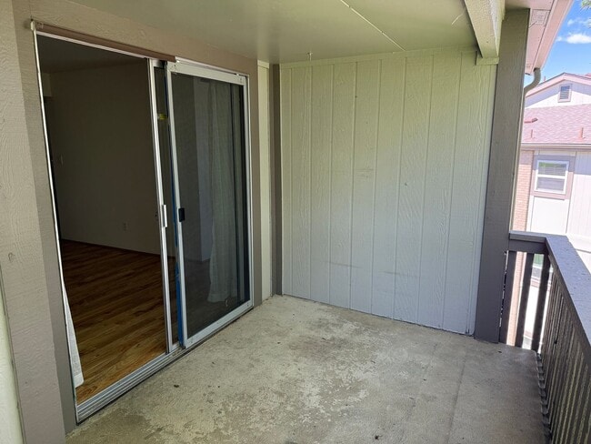 Building Photo - Stylish & Convenient 1-Bedroom Condo in Pr...